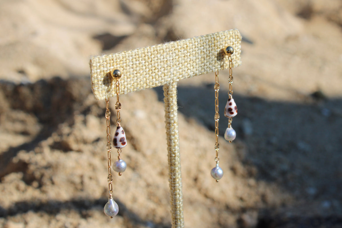 Handmade shell jewelry made in Hawaiʻi. Handpicked shells found free diving and beach combing. Hebrew Cone shells.