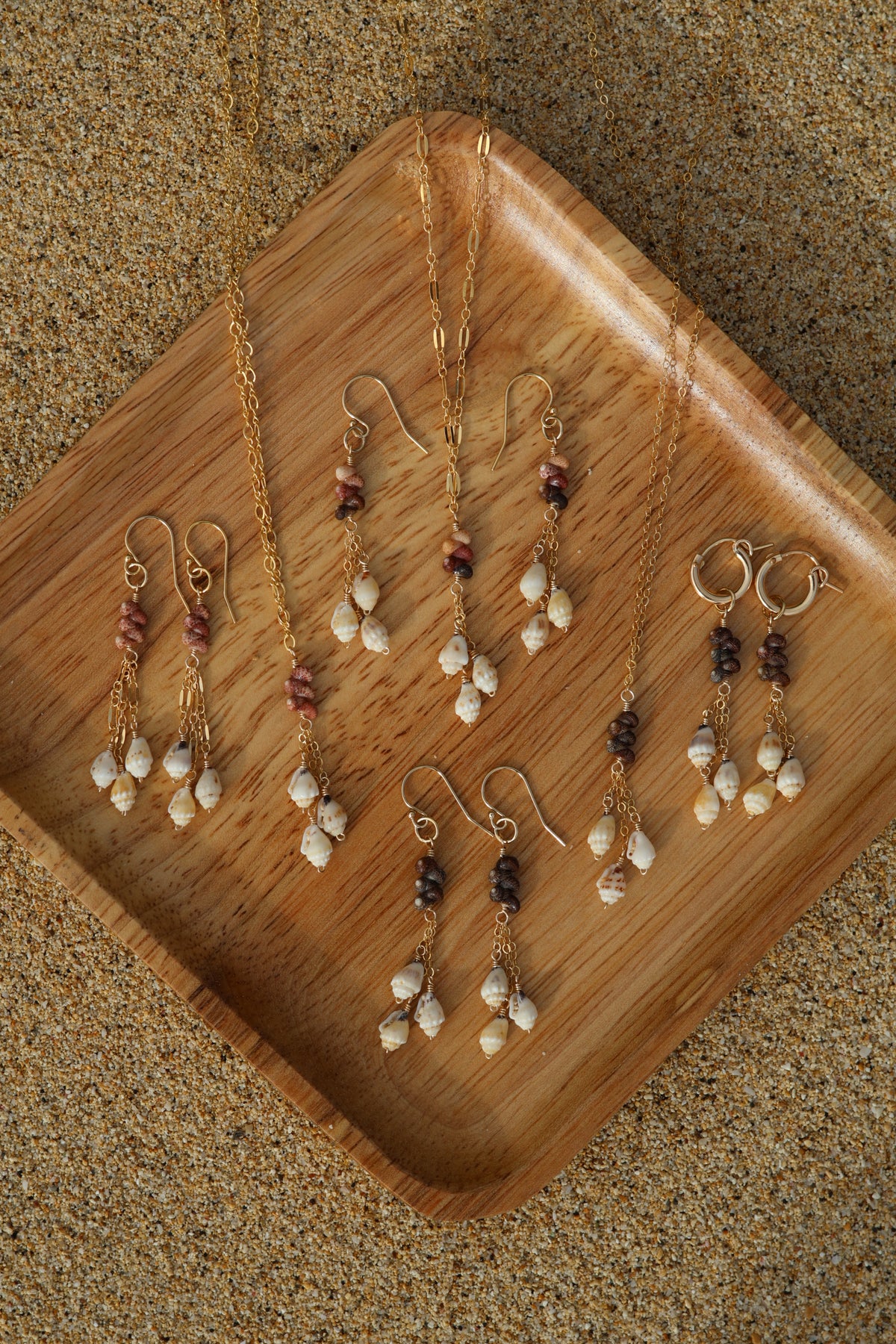 Handmade shell jewelry made in Hawaiʻi. Handpicked shells found free diving and beach combing. Kahelelani shell jewelry.