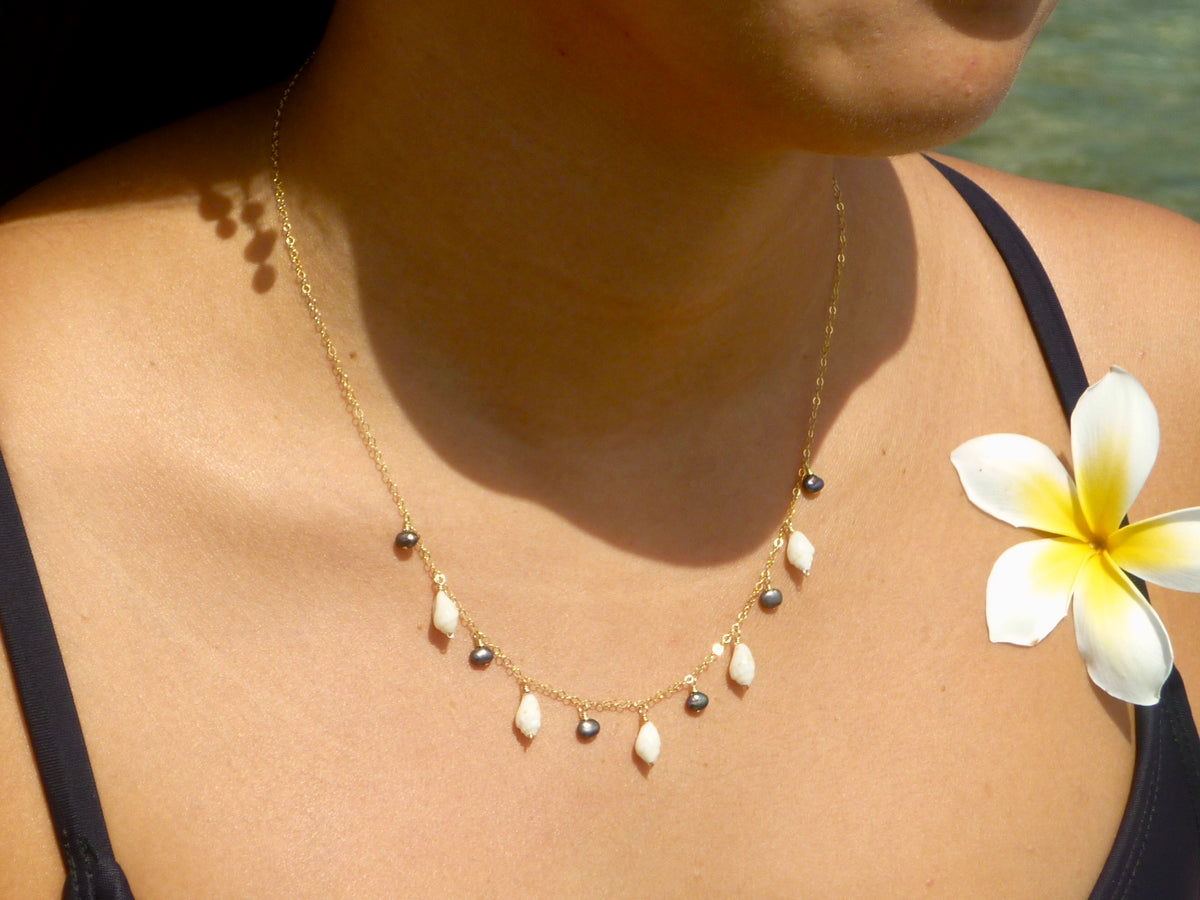 Handmade shell jewelry made in Hawaiʻi. Handpicked shells found free diving and beach combing. Momi shells.